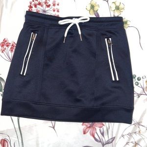 Mini-skirt *perk* with drawstring!